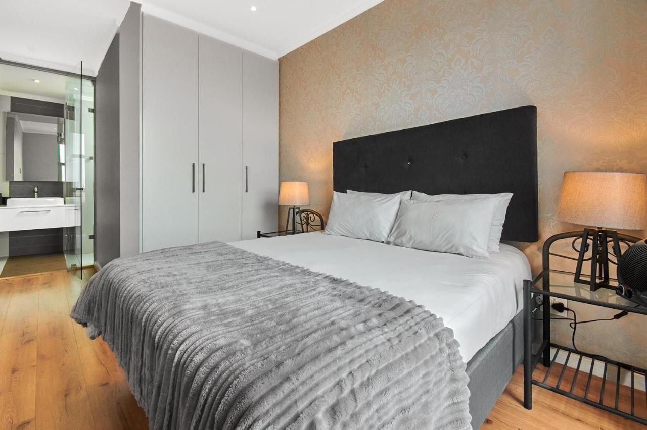 Executive 3 bed apartment with balcony & Executive 2 bed apartment in Sandton Three-Bedroom Apartment