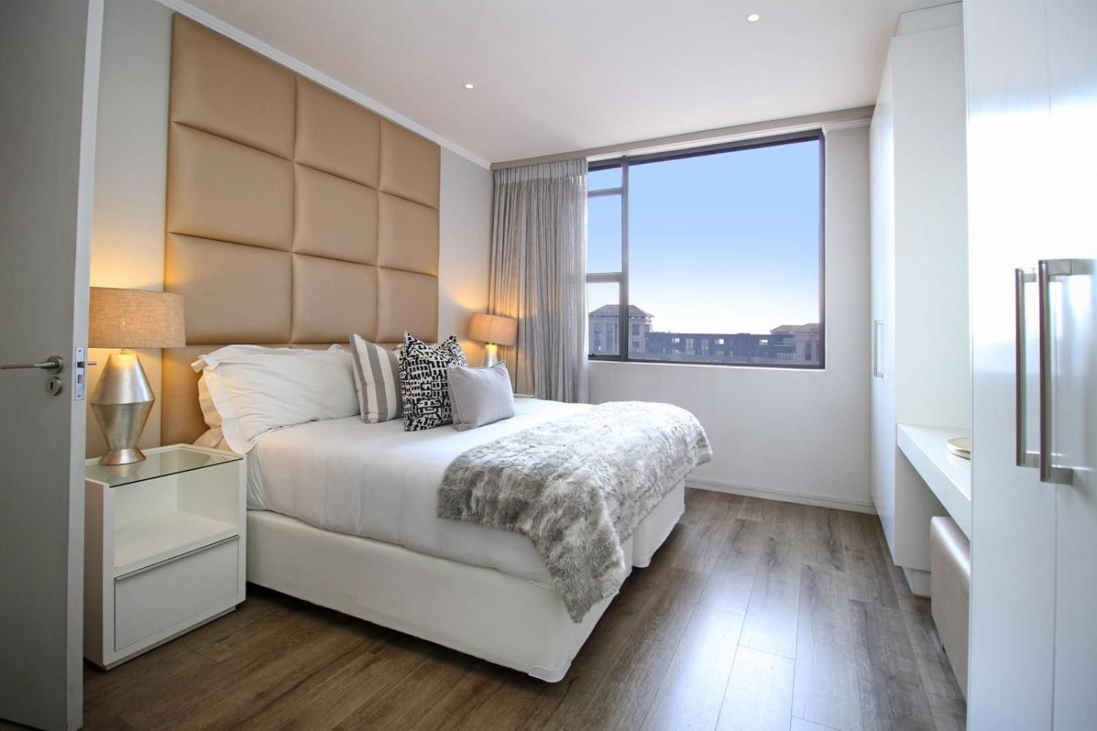 Executive 3 bed apartment with balcony & Executive 2 bed apartment in Sandton Apartment