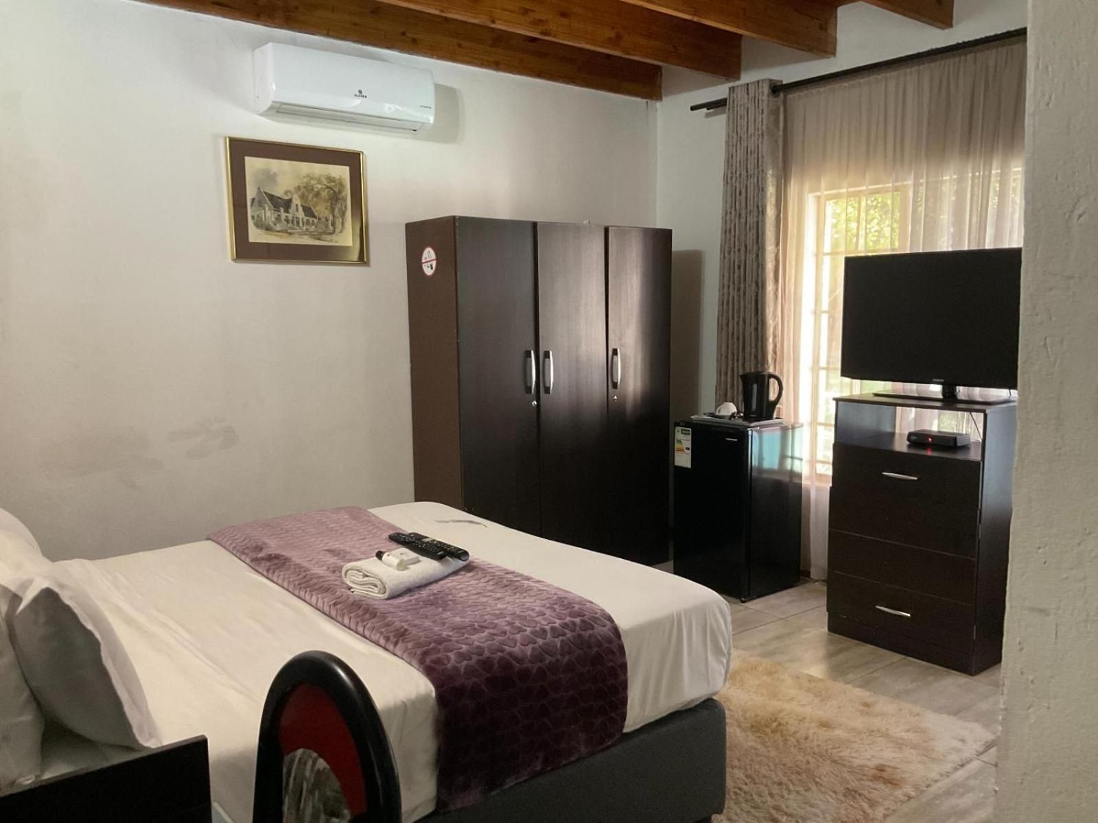 Standard Queen Room