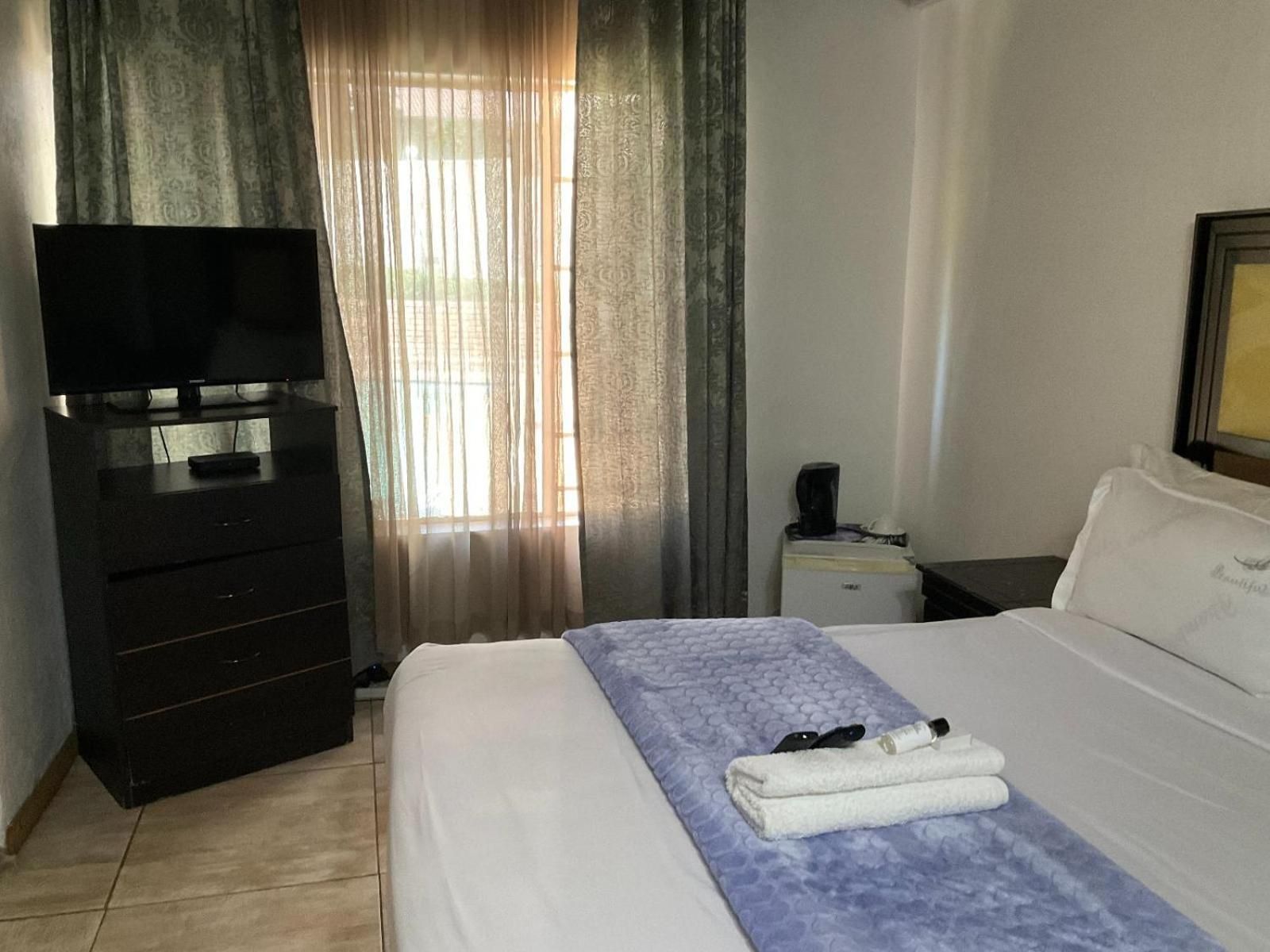 Royal Olympia Lodge Classic Double Room 2