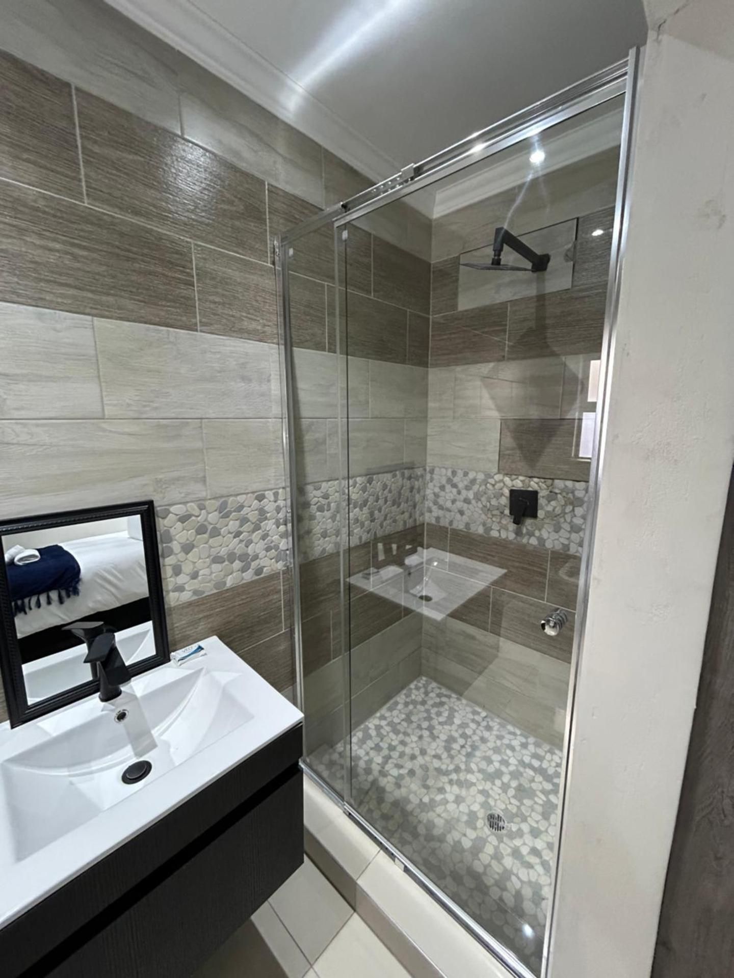 Deedo Sandton Standard Room 3