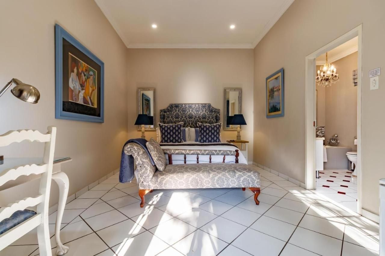 Queen Room with Garden View