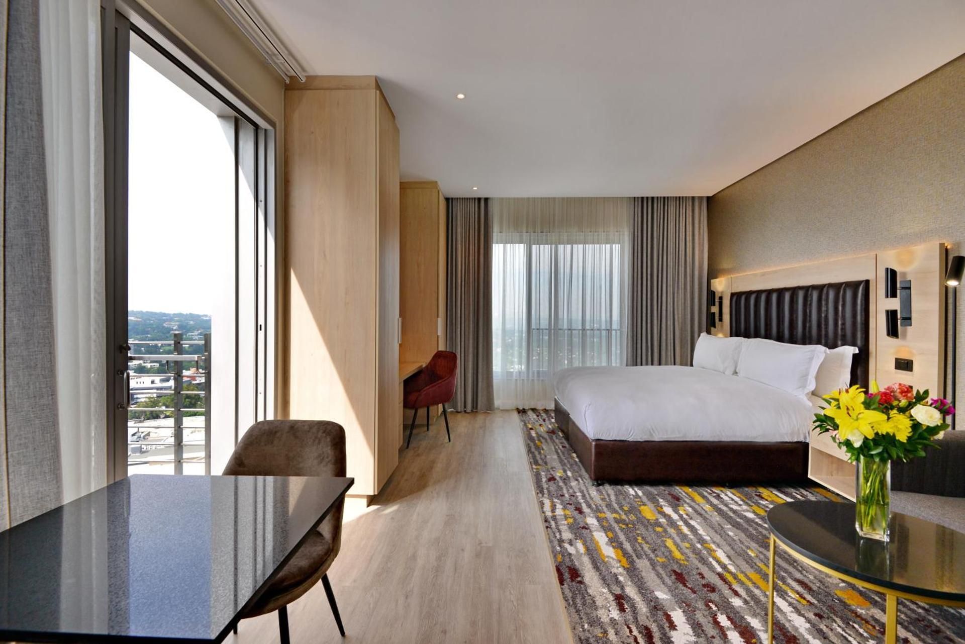 @Sandton Hotel Apartment with Balcony