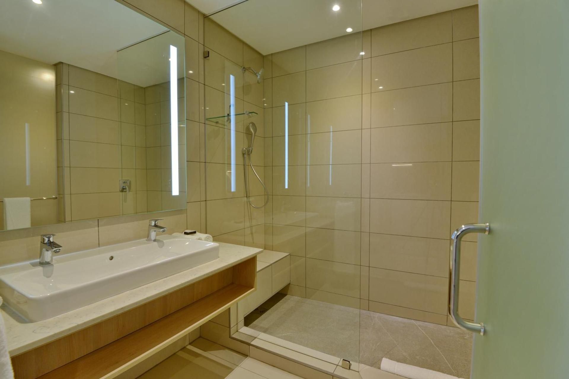 @Sandton Hotel Apartment with Balcony 2