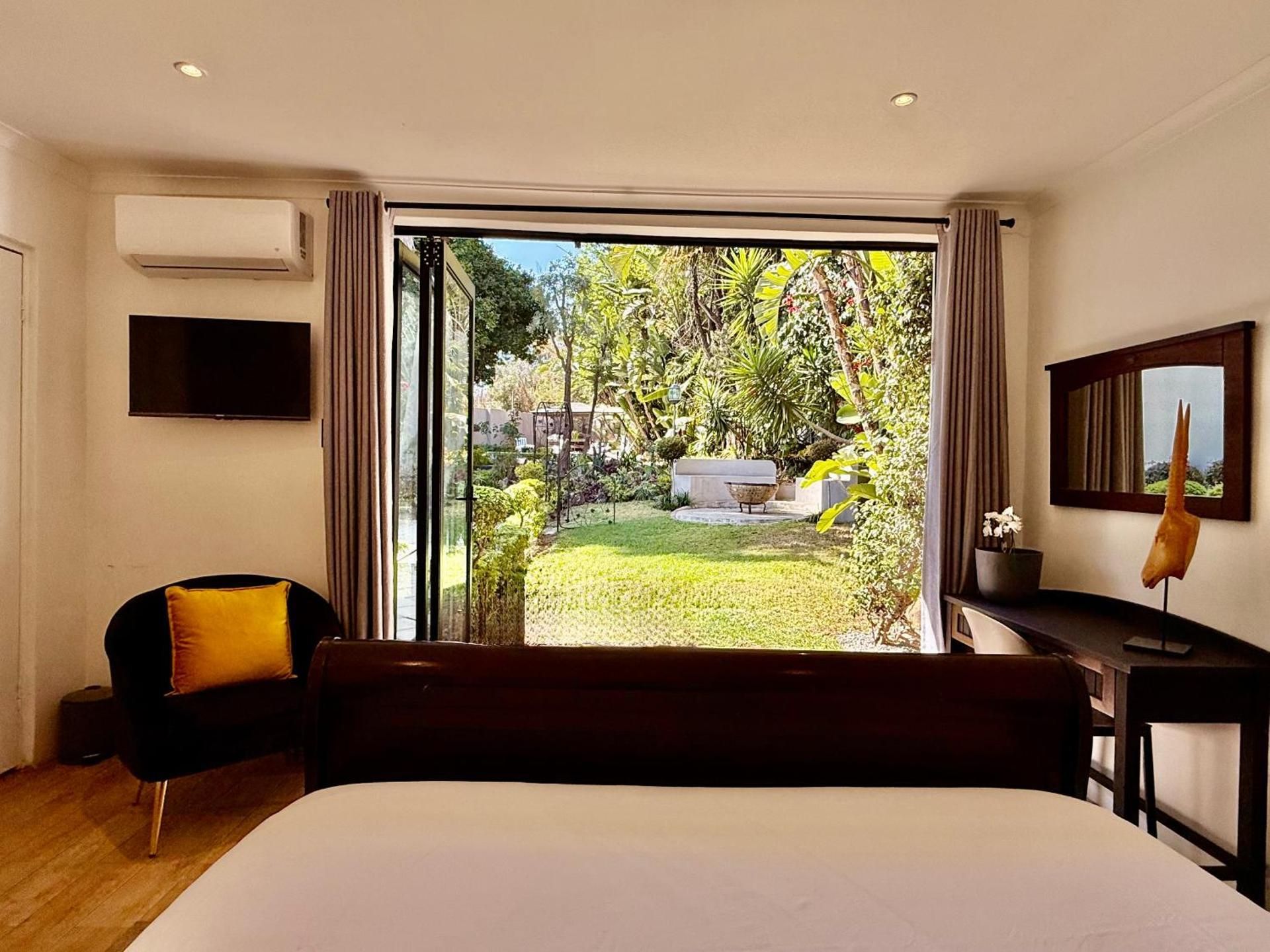 Deluxe Queen Suite