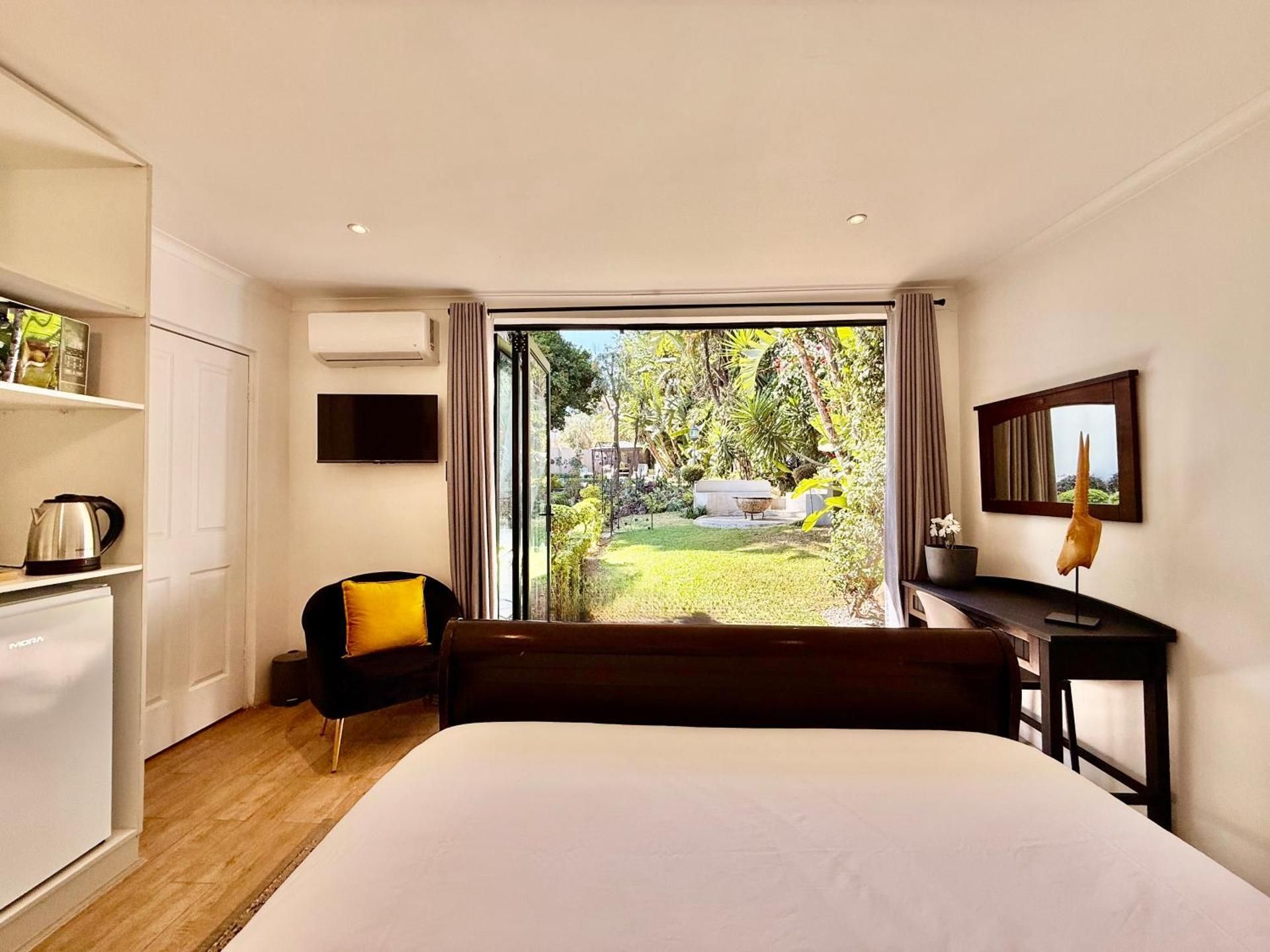 Deluxe Queen Suite