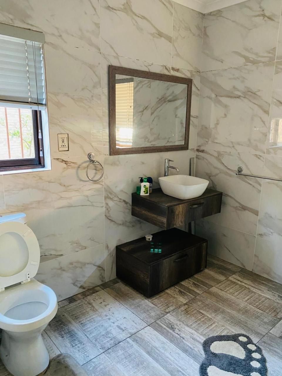 Valley Inn Guest House, Accommodation 17 Elizabeth Ave, Rivonia, Sandton, 2191 Double Room with Shared Bathroom 3