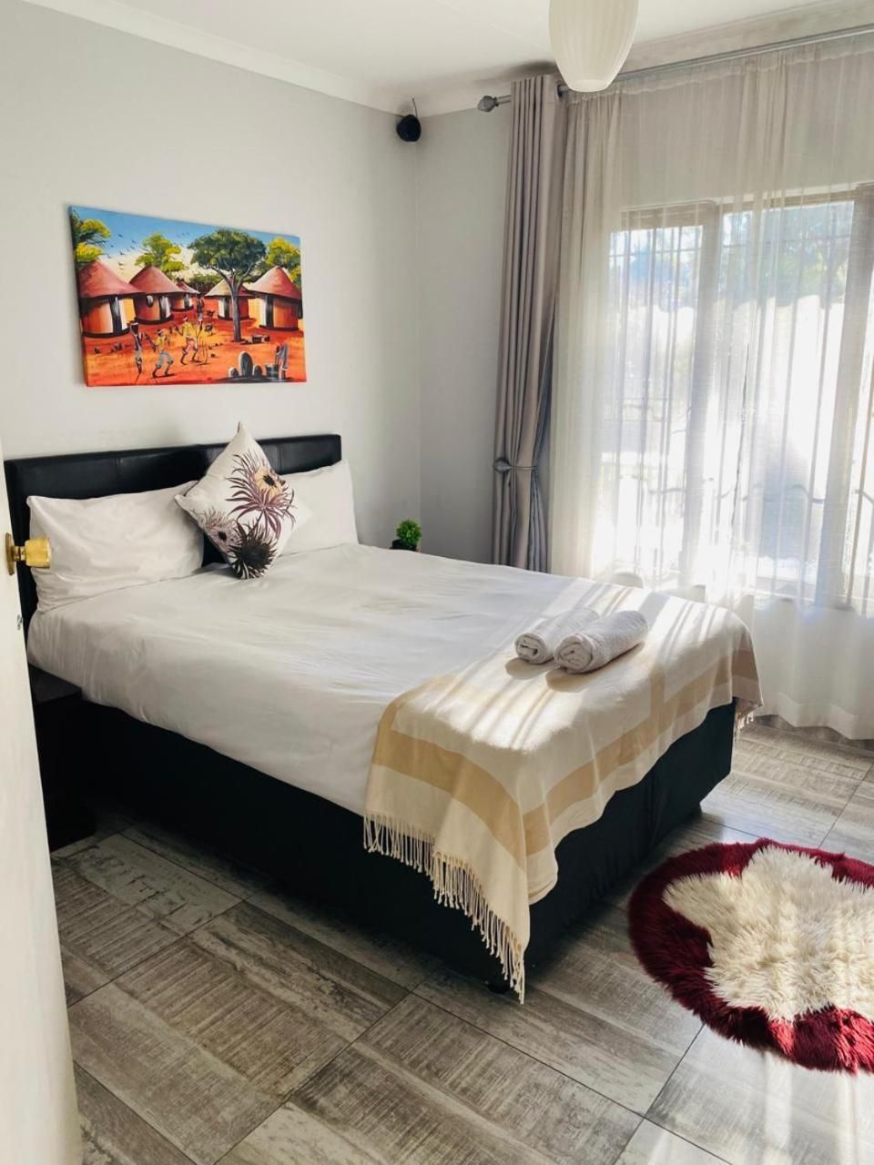 Valley Inn Guest House, Accommodation 17 Elizabeth Ave, Rivonia, Sandton, 2191 Double Room with Shared Bathroom