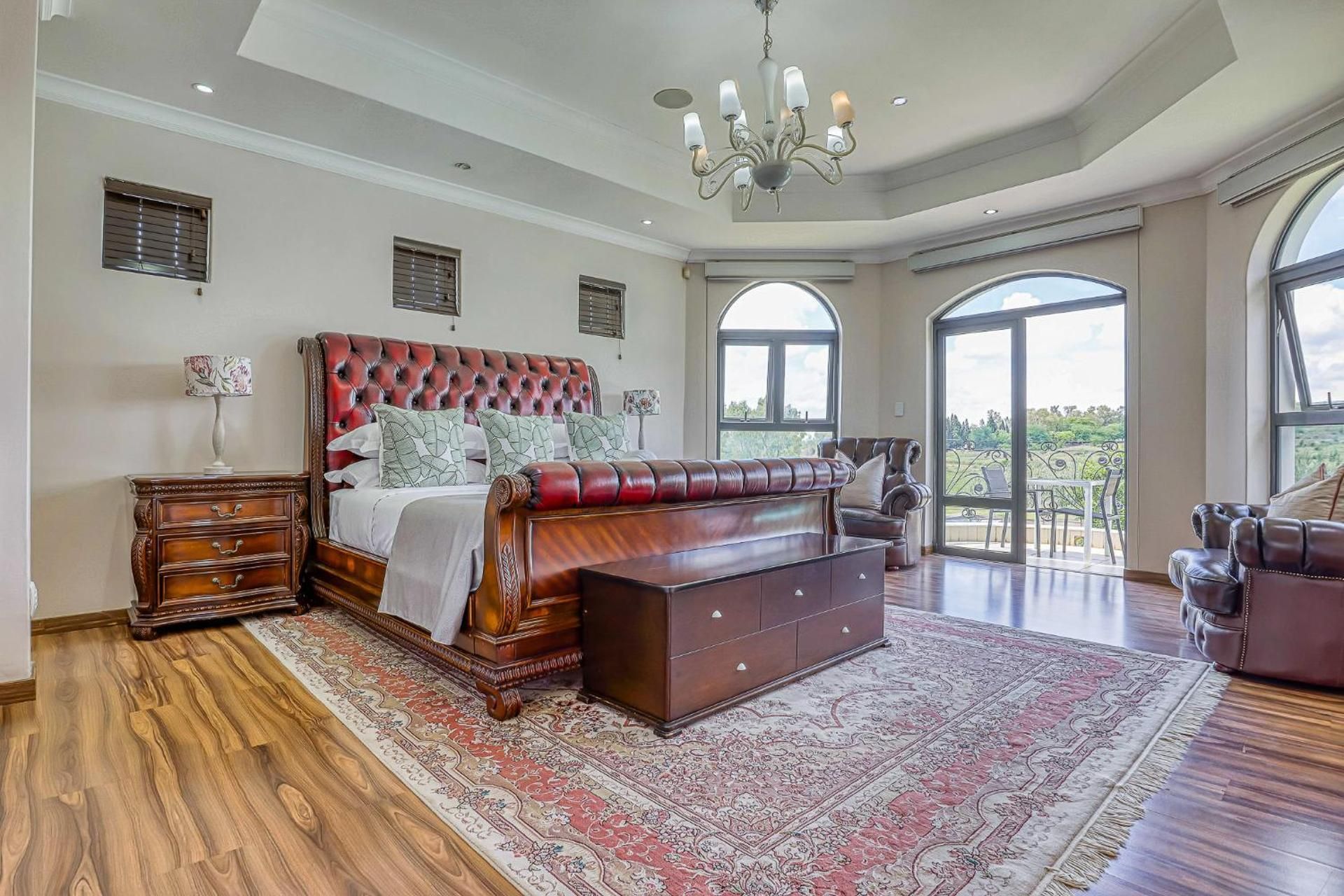 Classic One-Bedroom Apartment with King Bed