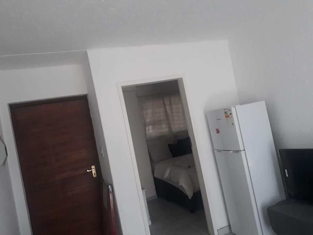 Basic Triple Room with Shared Bathroom