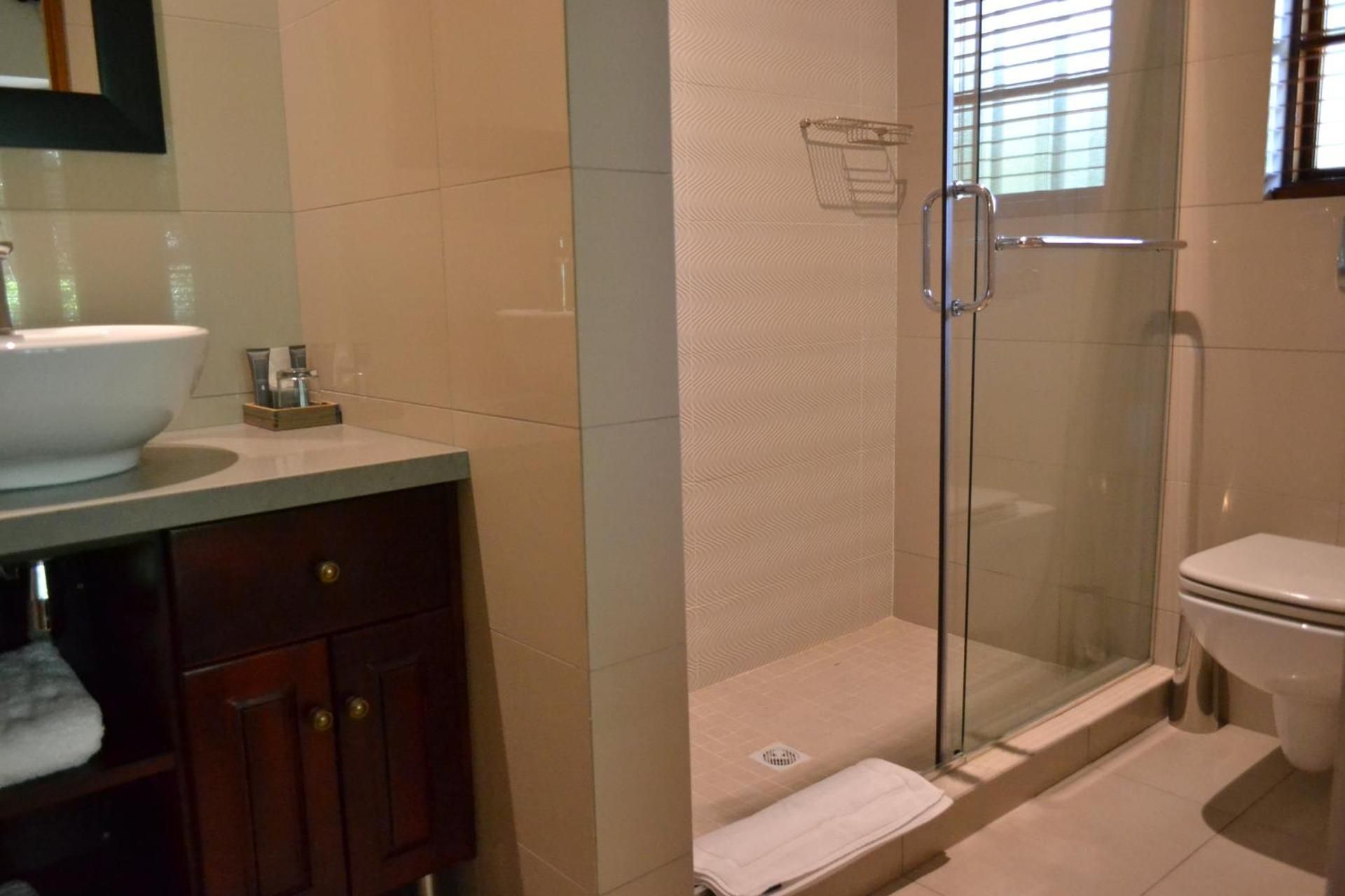 Deluxe Queen Suite