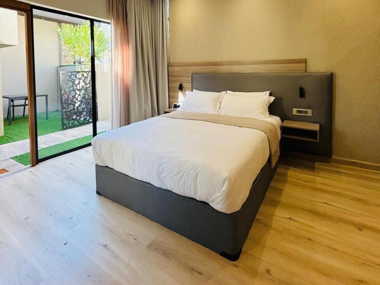 Luxury Queen Room