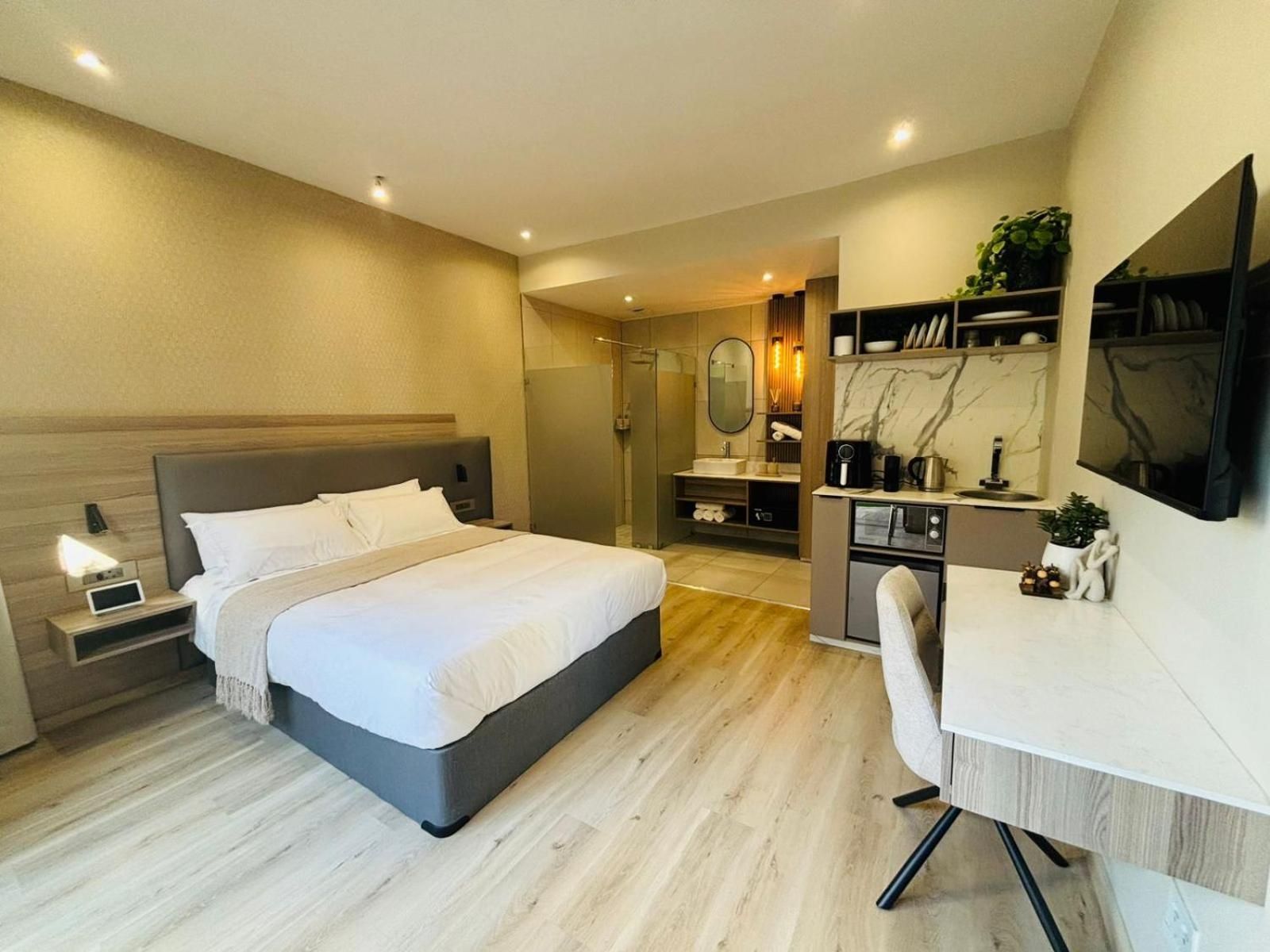 Luxury Queen Room