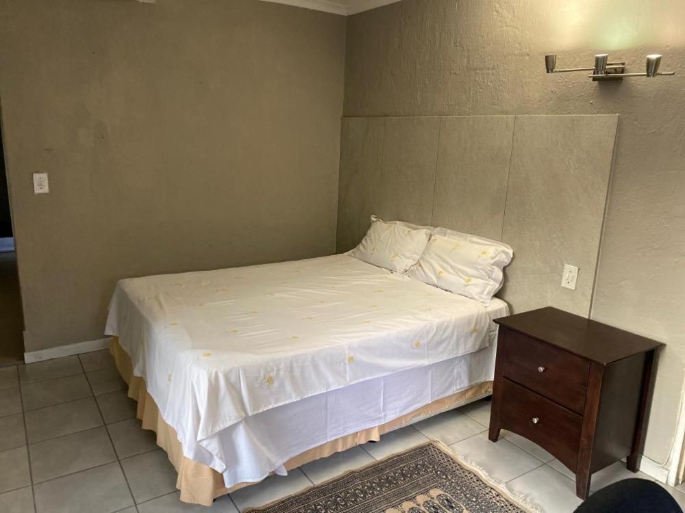 Comfort Queen Room