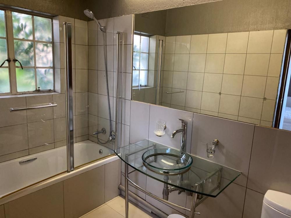 Deluxe Queen Suite