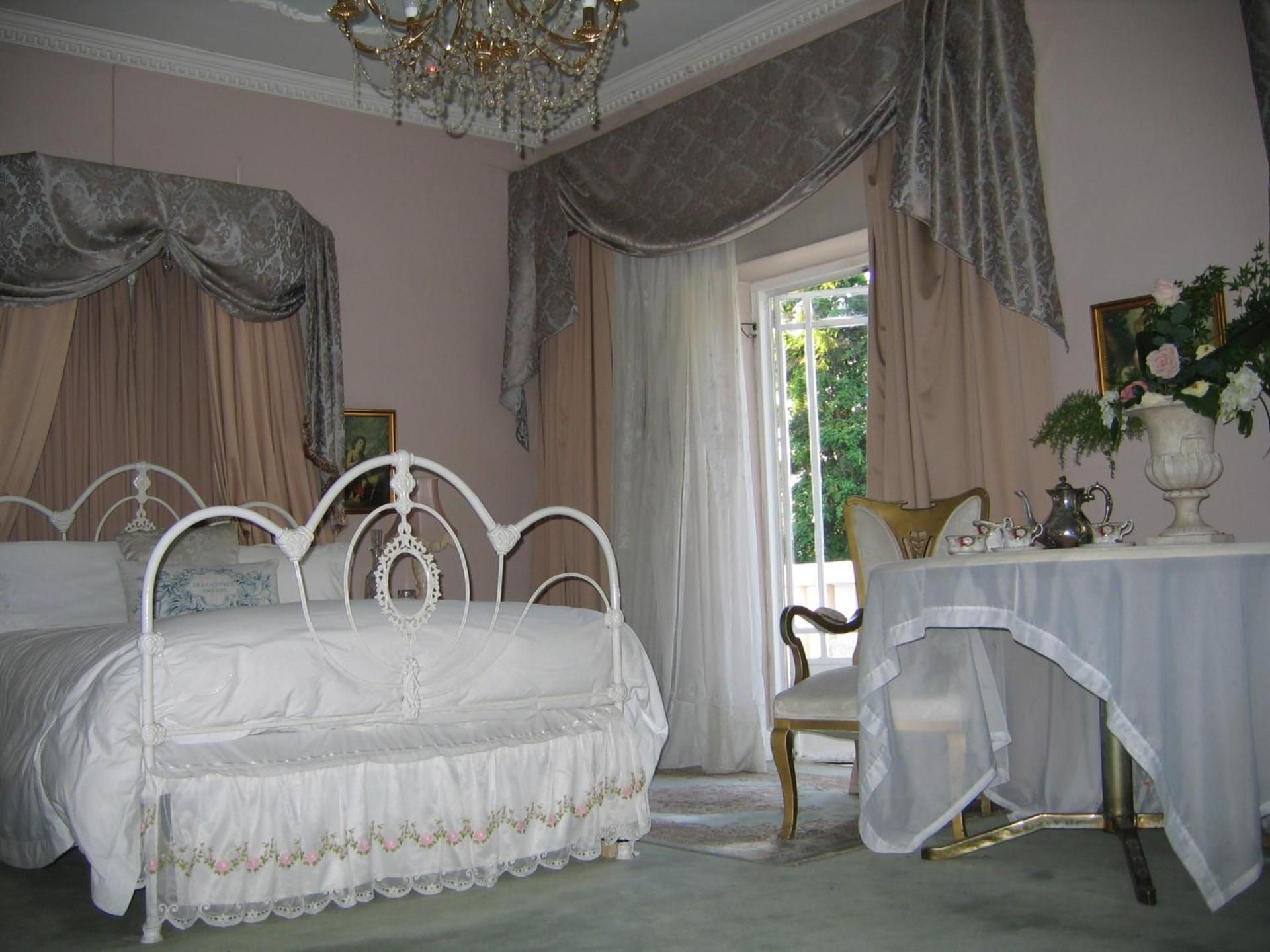Deluxe Queen Suite