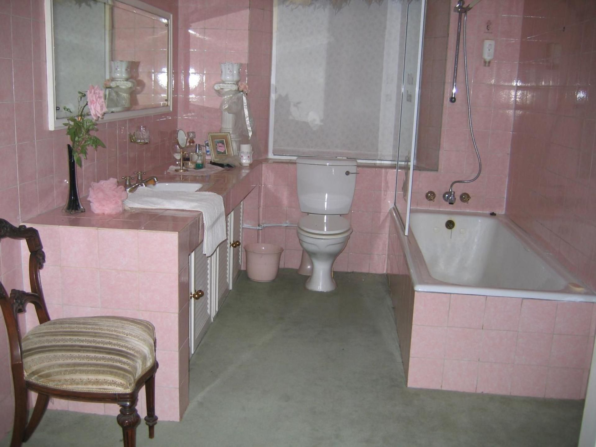 Deluxe Queen Suite
