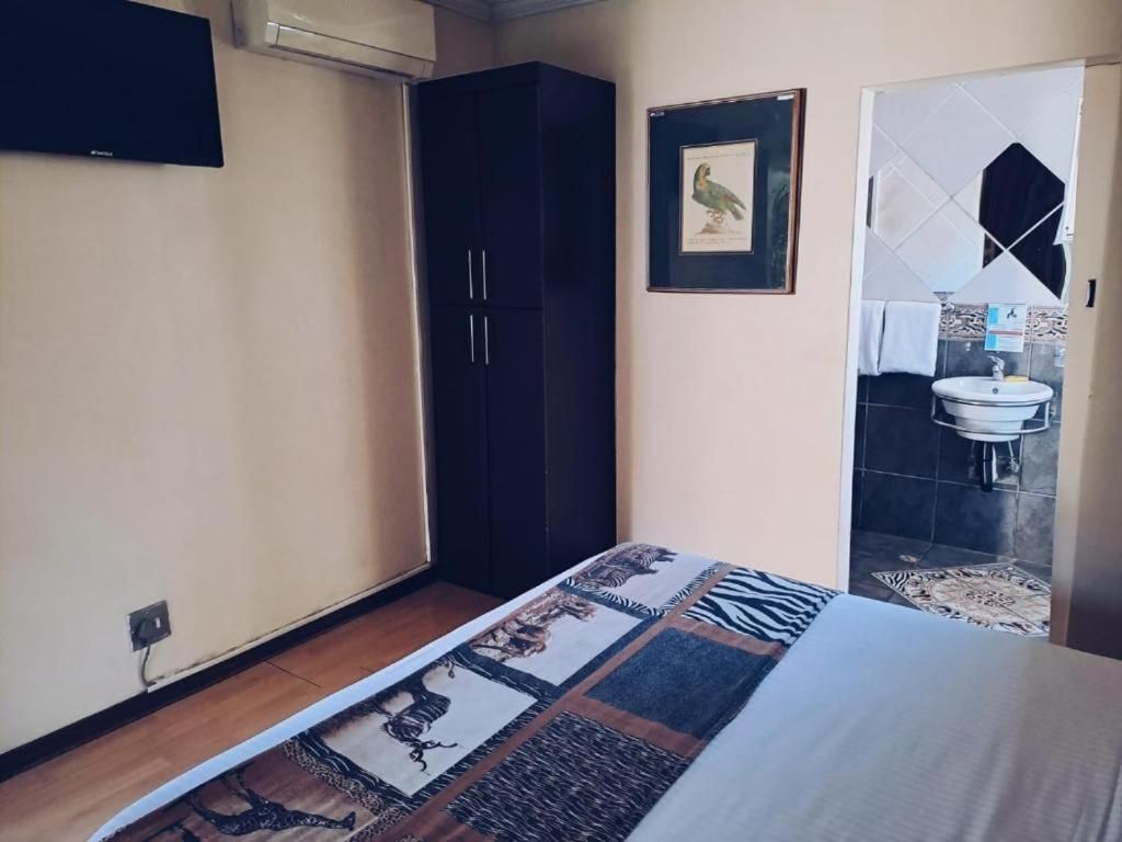 Standard Queen Room