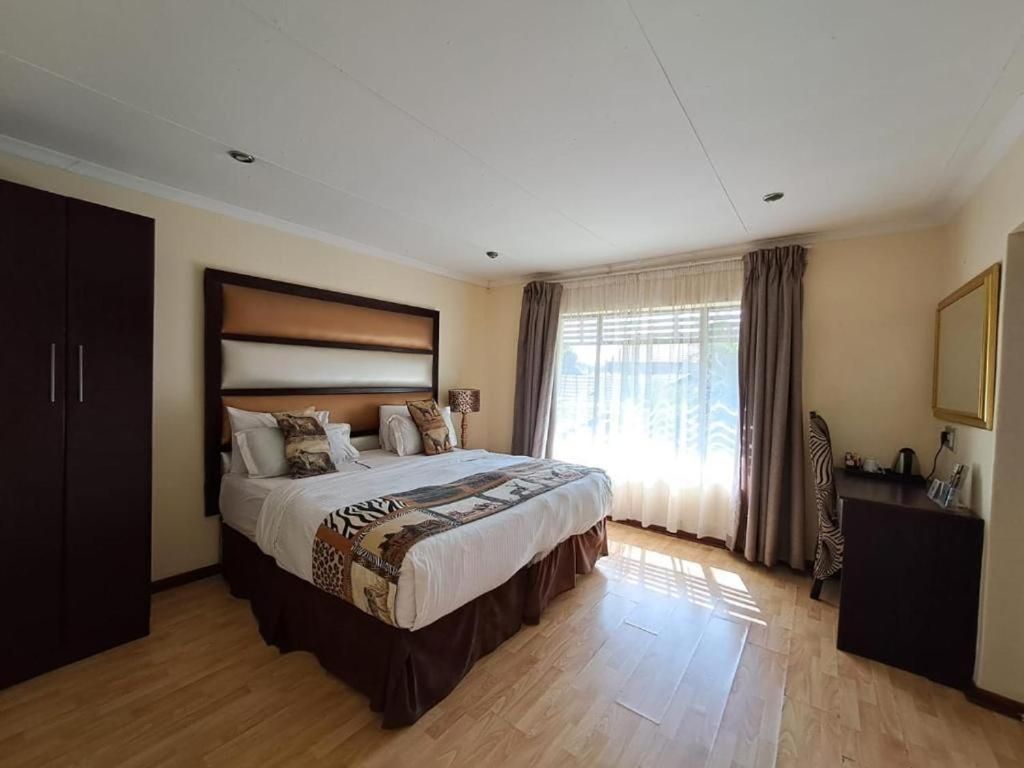 Standard King Room