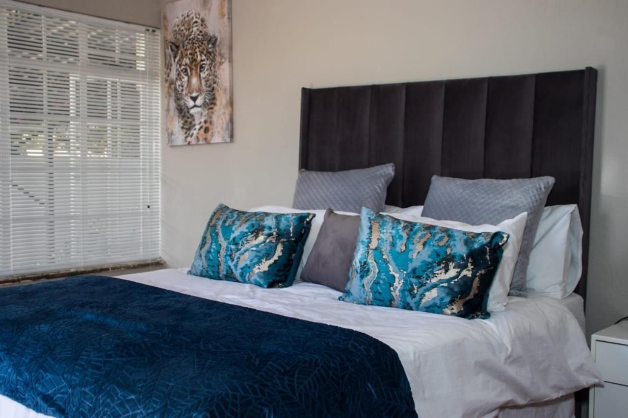 Queen Room with Garden View