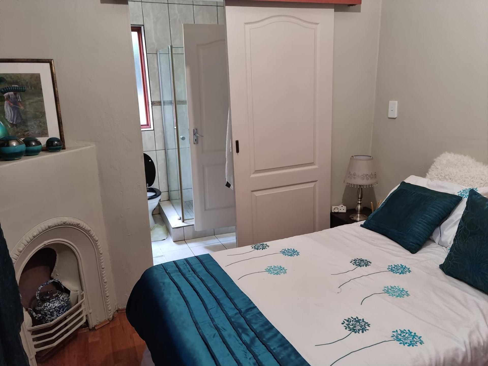 Deluxe Room (2 Adults + 1 Child)