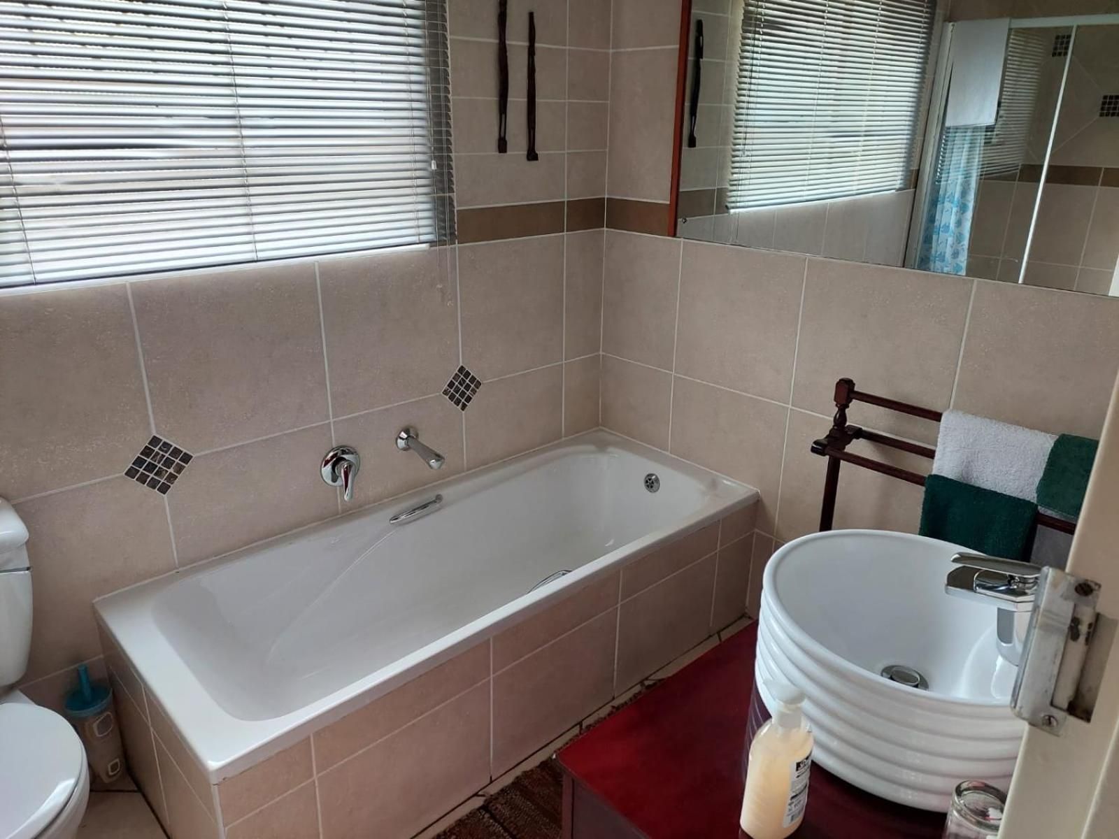 Sleep Eezy Cottages Family Room 3