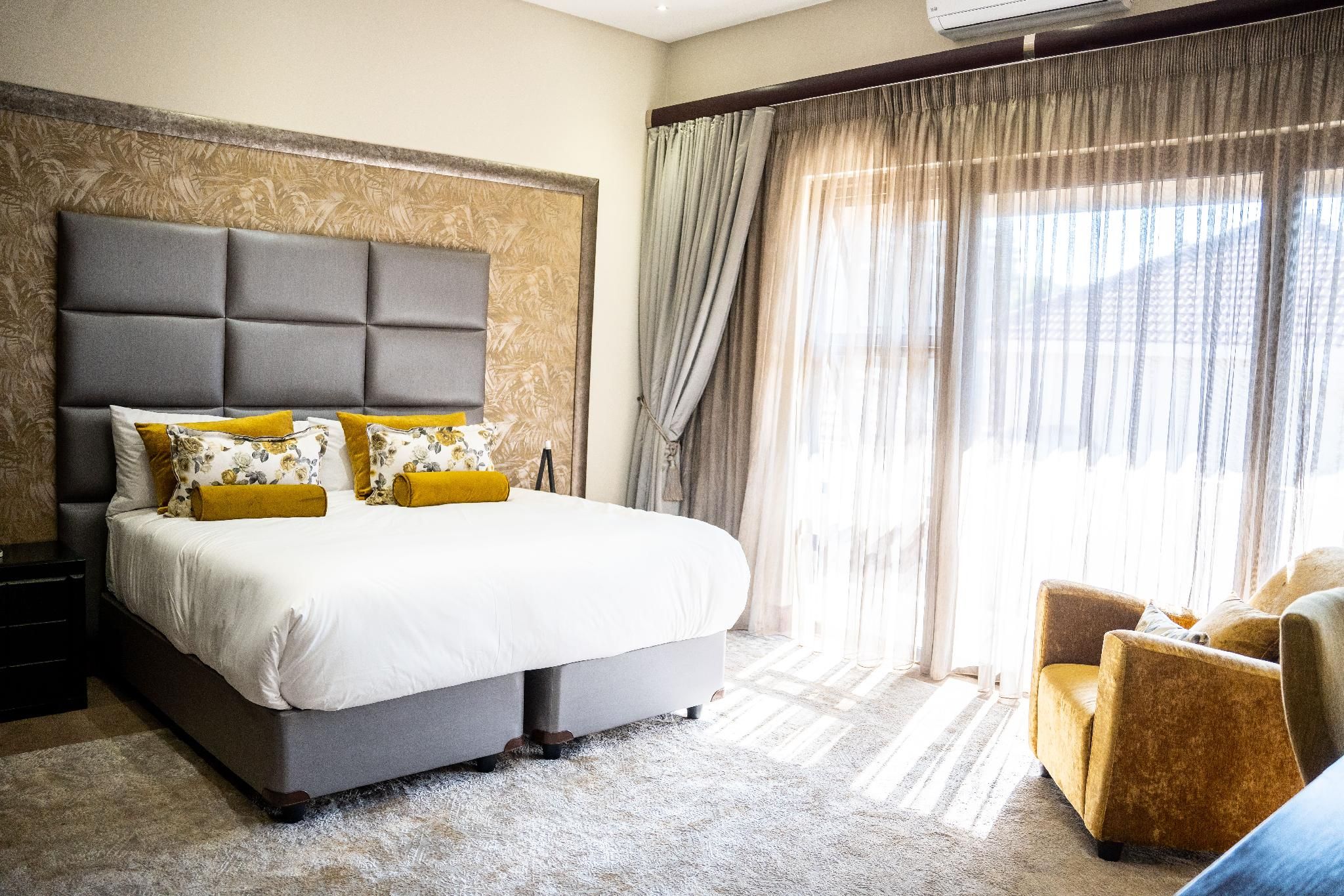King Room with Courtyard View