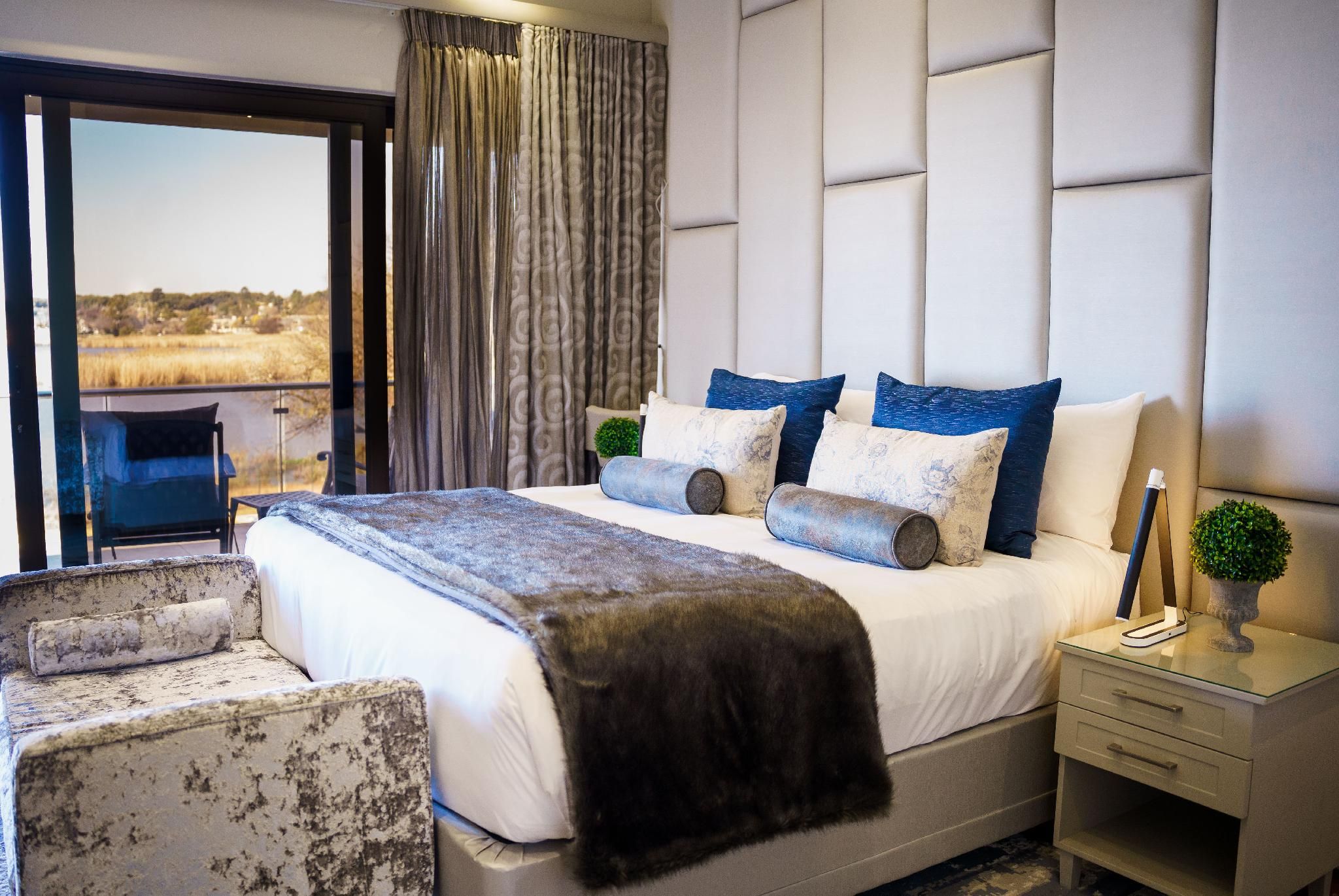 Honey Moon Room