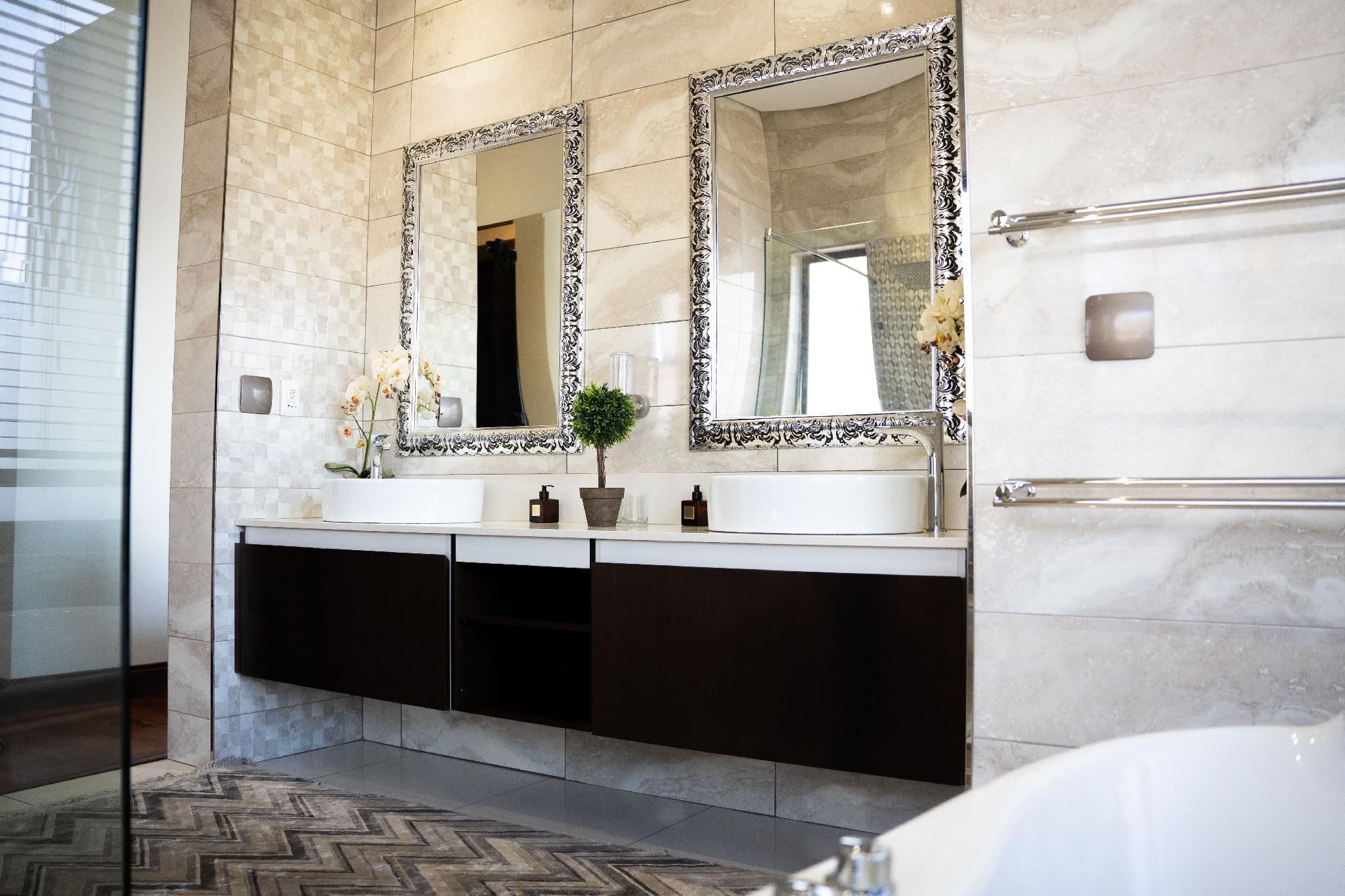 Honey Moon Room