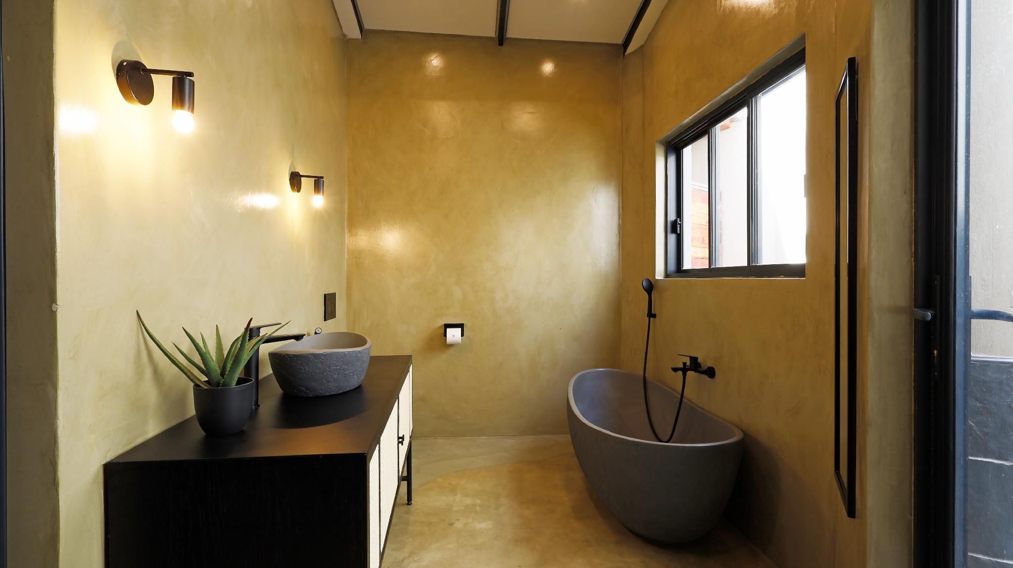 Glamping Room with Kitchenette and Private Bathroom