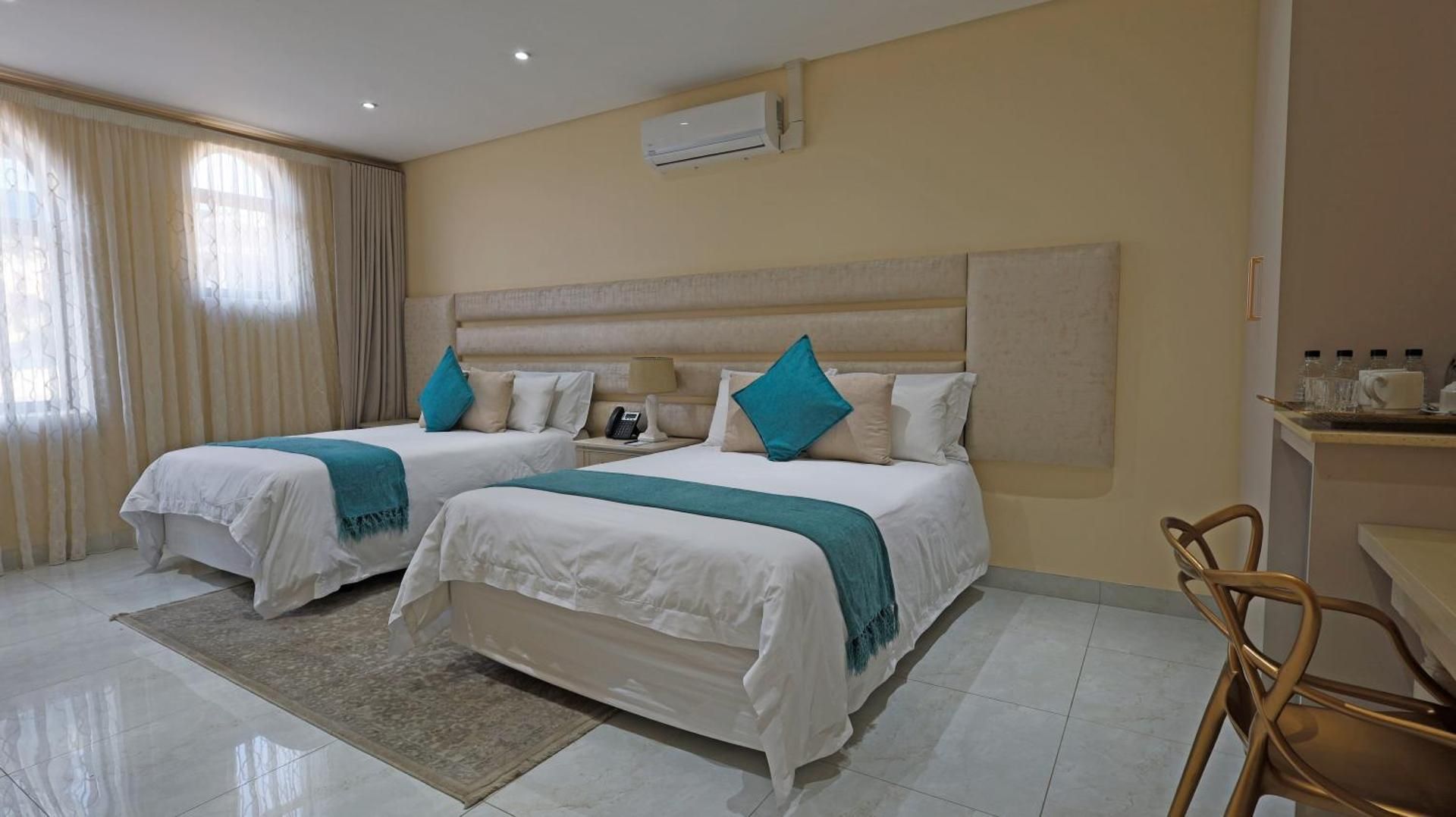 Deluxe Family Room