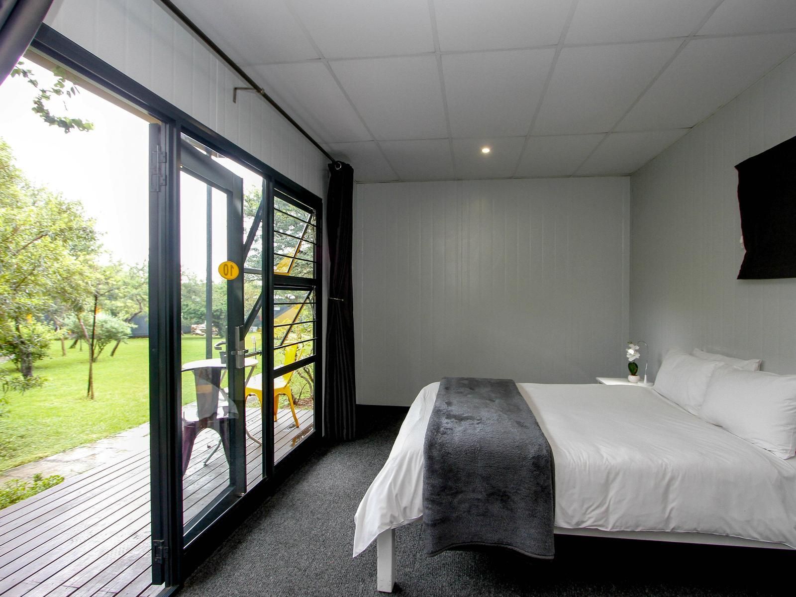 SleepOver Lanseria Queen Room