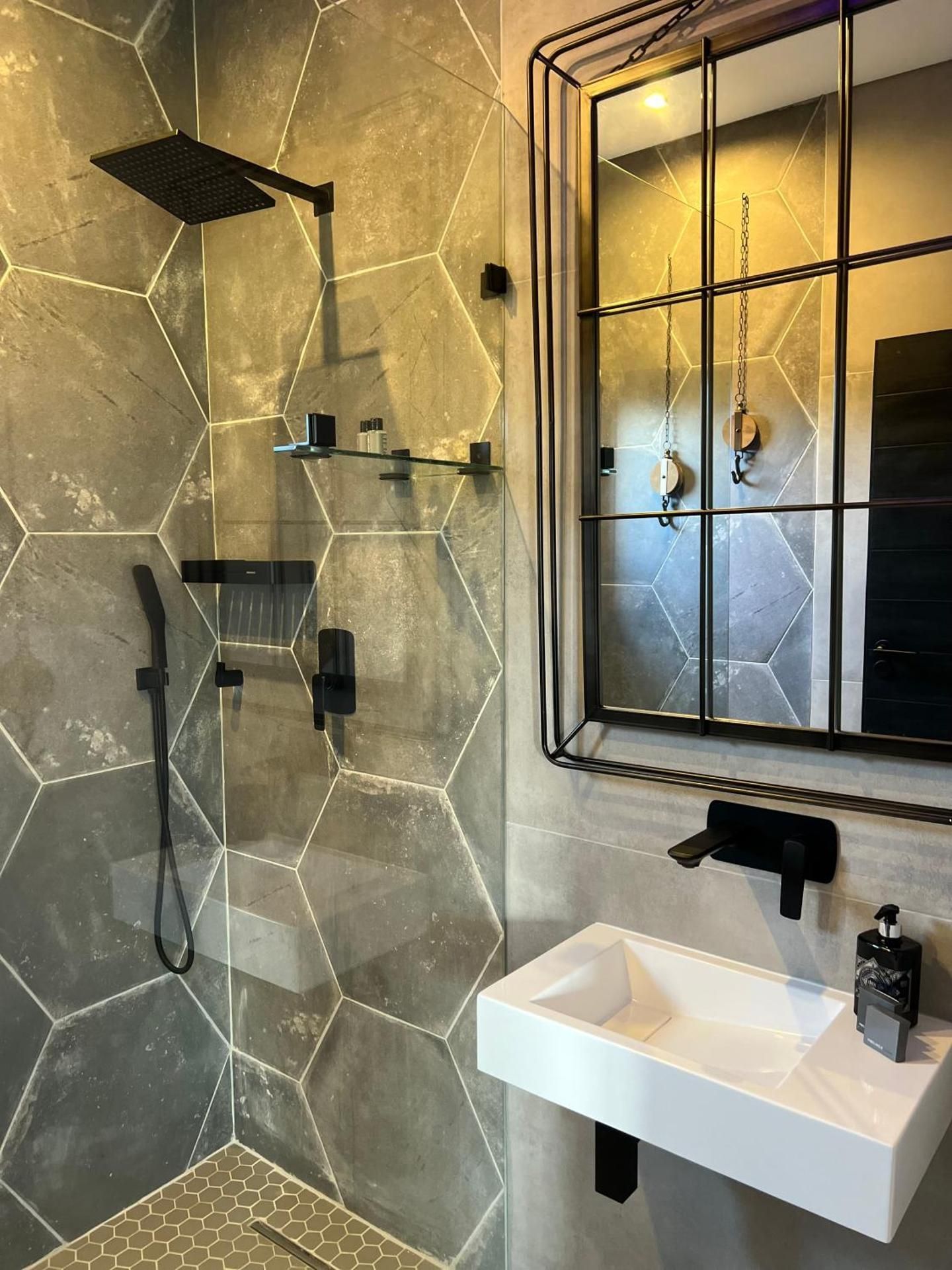 Deluxe Double Room with Shower
