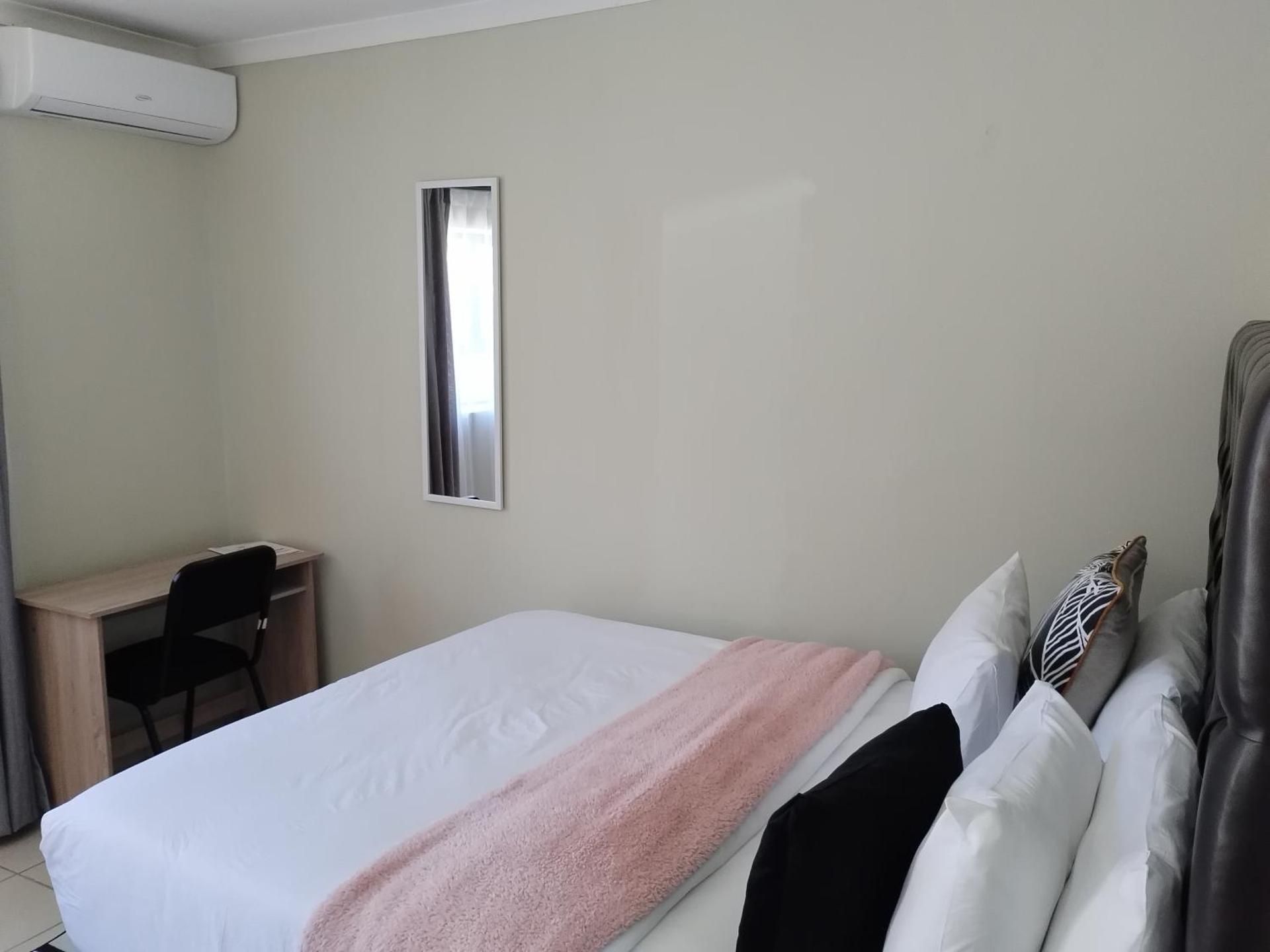 Queen Room with Pool View