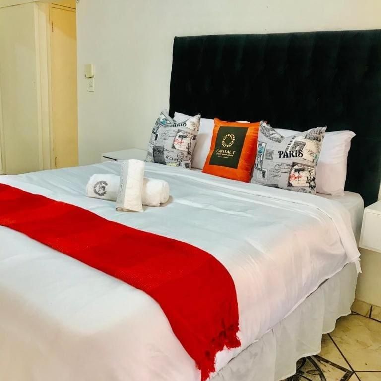 Deluxe Queen Suite