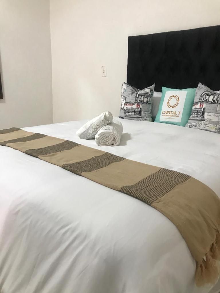 Deluxe Queen Suite