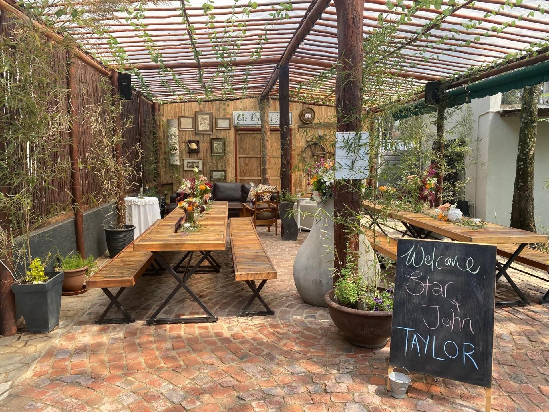 La Moor Country Venue & Eatery