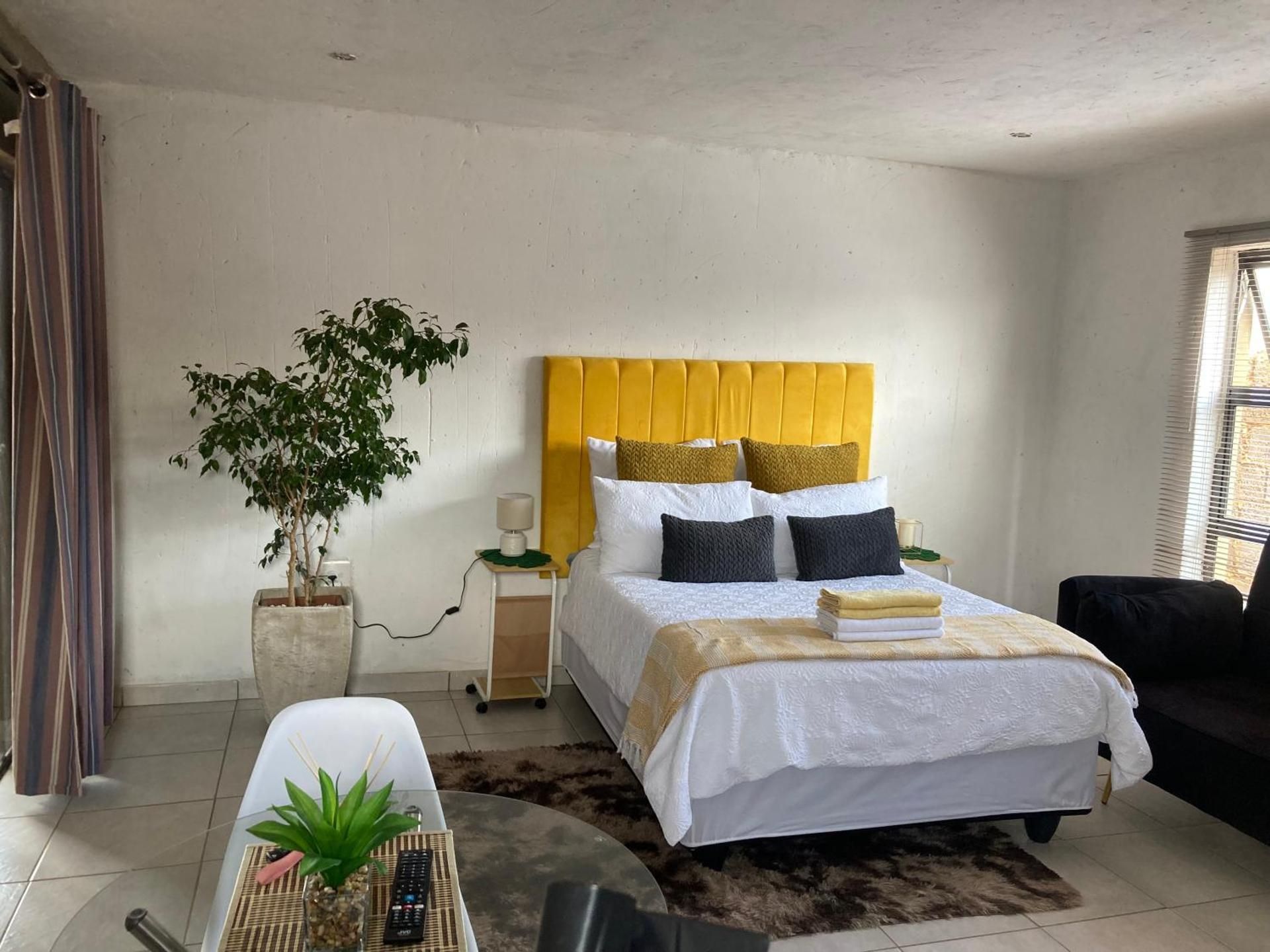 Deluxe Double Room (2 Adults + 1 Child)