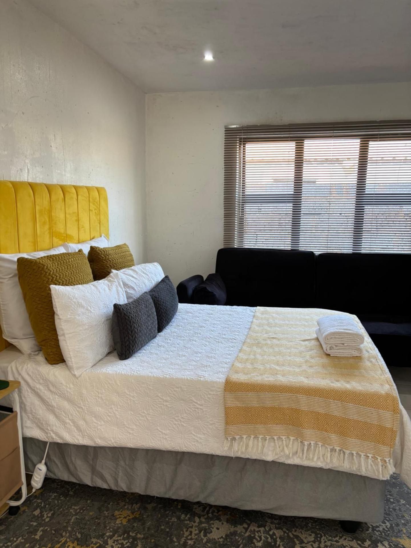 Deluxe Double Room (2 Adults + 1 Child)