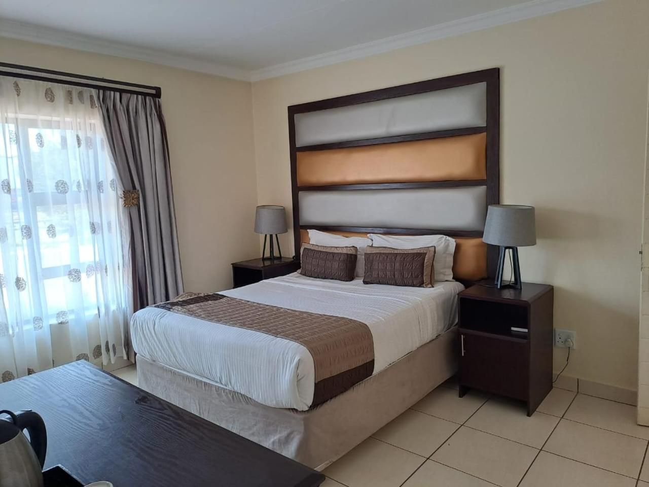 Deluxe Queen Room
