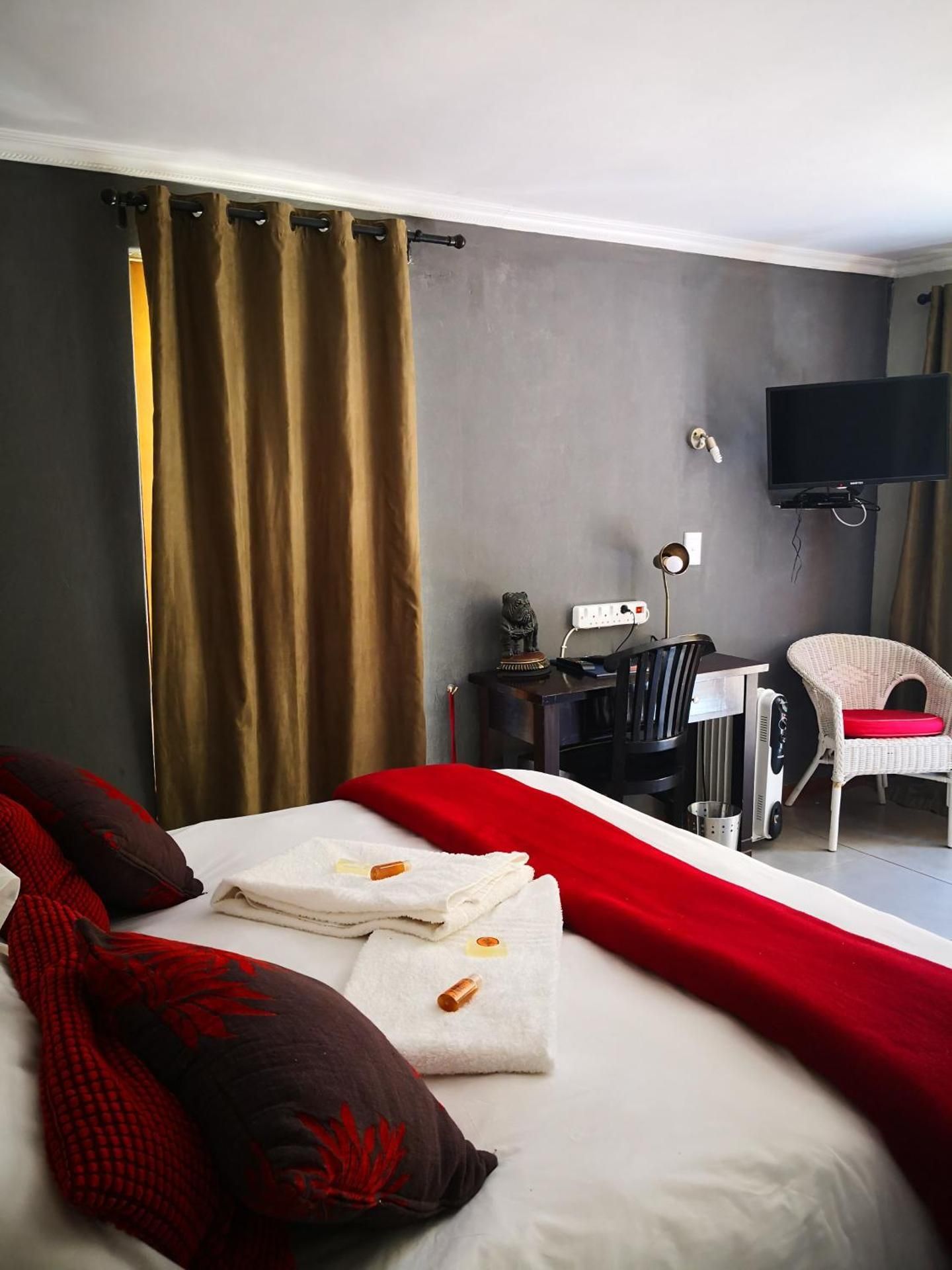 3 Brothers Bed and Breakfast Twin Room - English Room 2