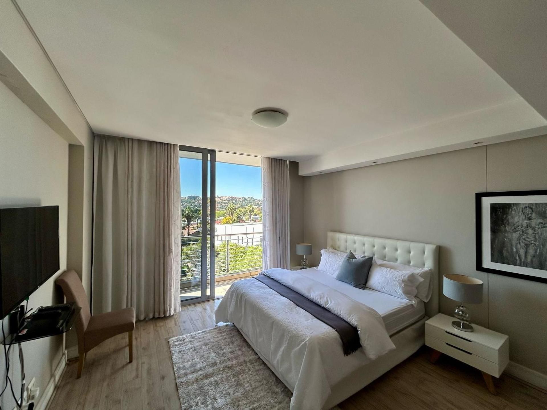 Two-Bedroom Deluxe Apartment with Balcony