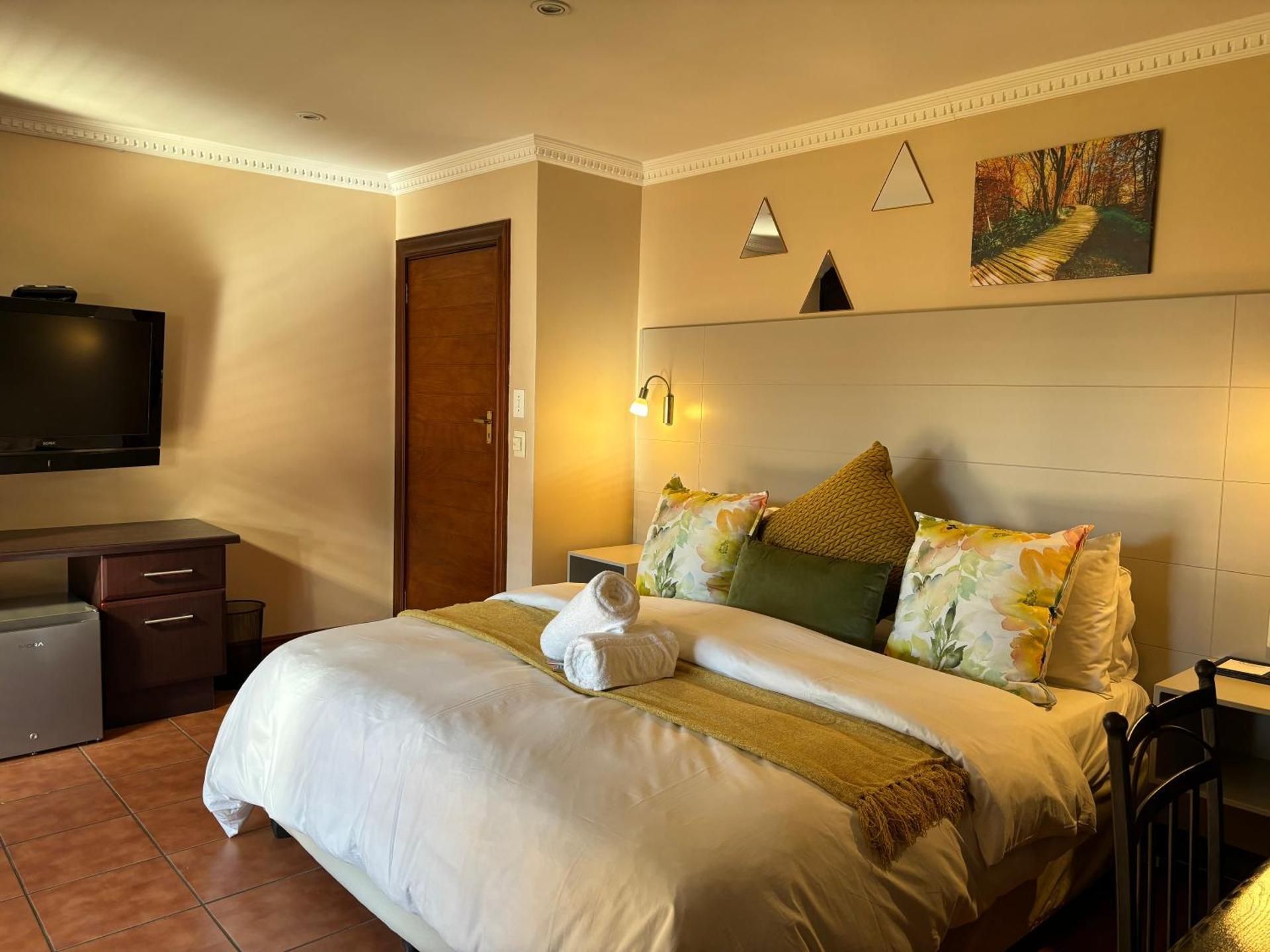 Accommodation Bedfordview - Hethersett Guesthouse Deluxe King Room 2