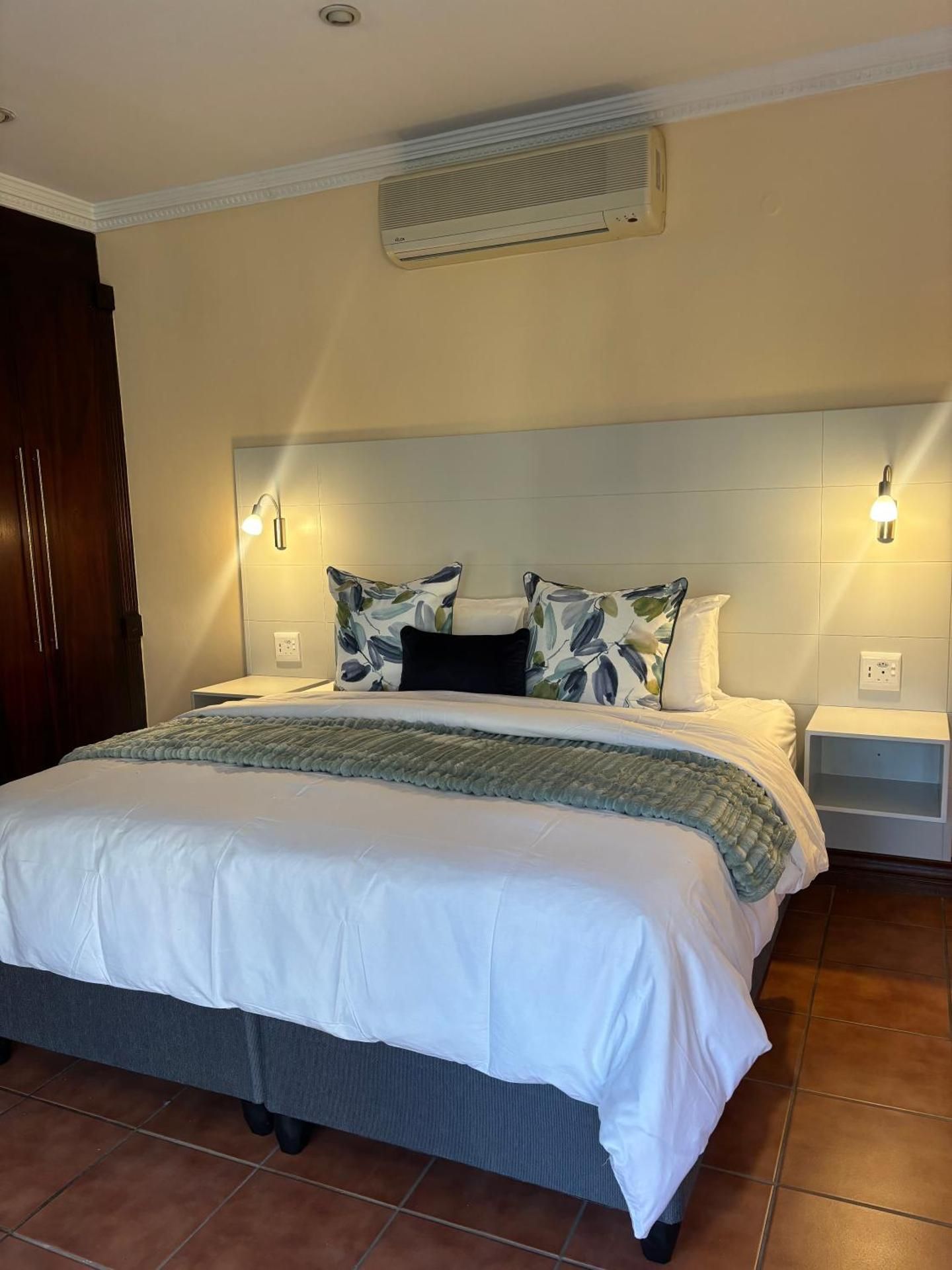 Accommodation Bedfordview - Hethersett Guesthouse Deluxe King Suite