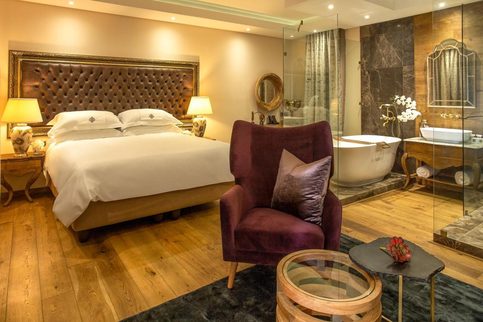 Room 6 Deluxe King Room "Viognier"