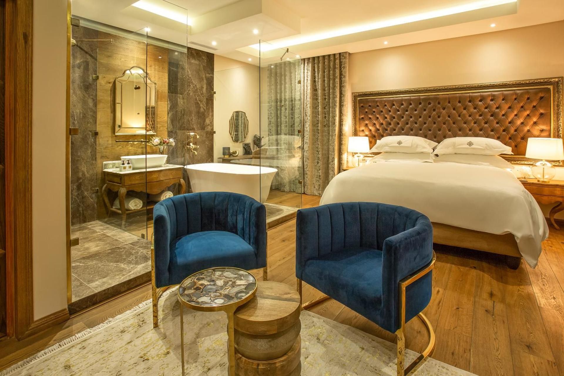 Room 6 Deluxe King Room "Viognier"