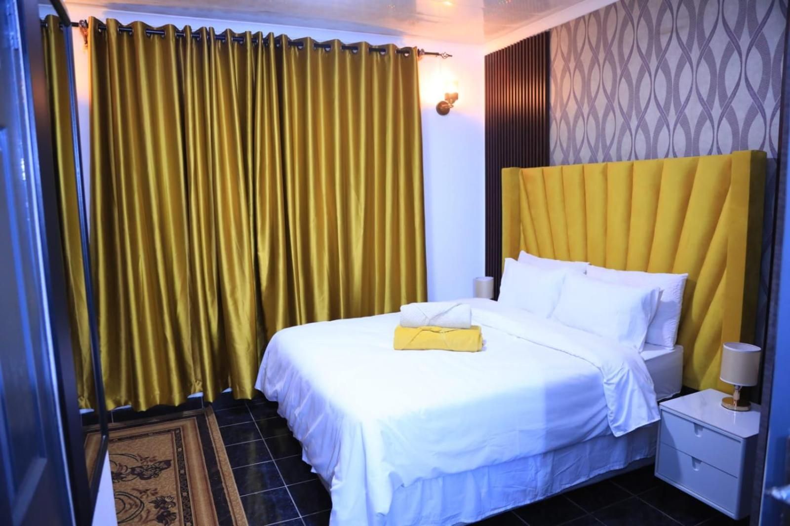 Queen Room