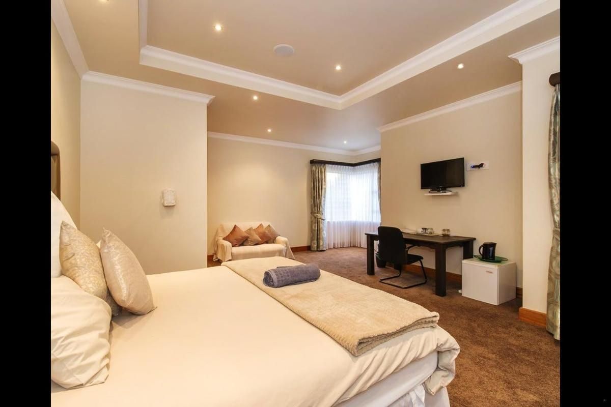 Suite with Garden View