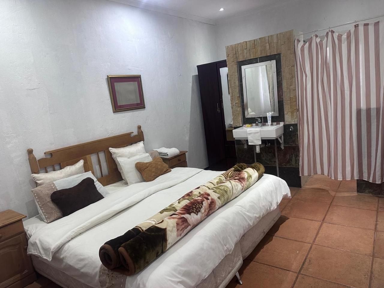 Twin Room with Private Bathroom