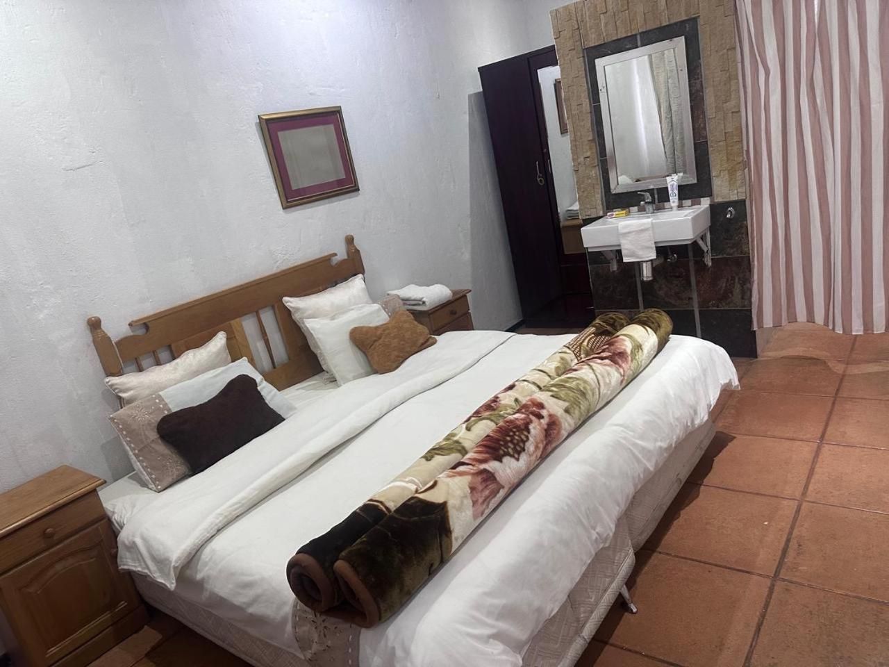 Twin Room with Private Bathroom